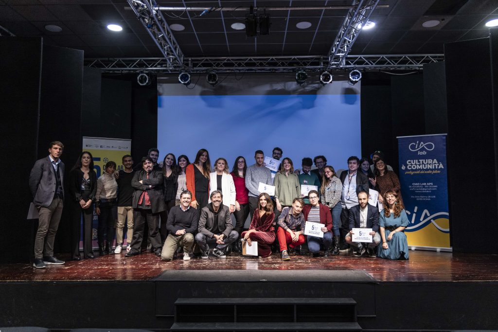 Al Teatro Tor Bella Monaca proiezioni e premiazioni nella serata di chiusura del corso che insegna ai giovani a “fare” cinema